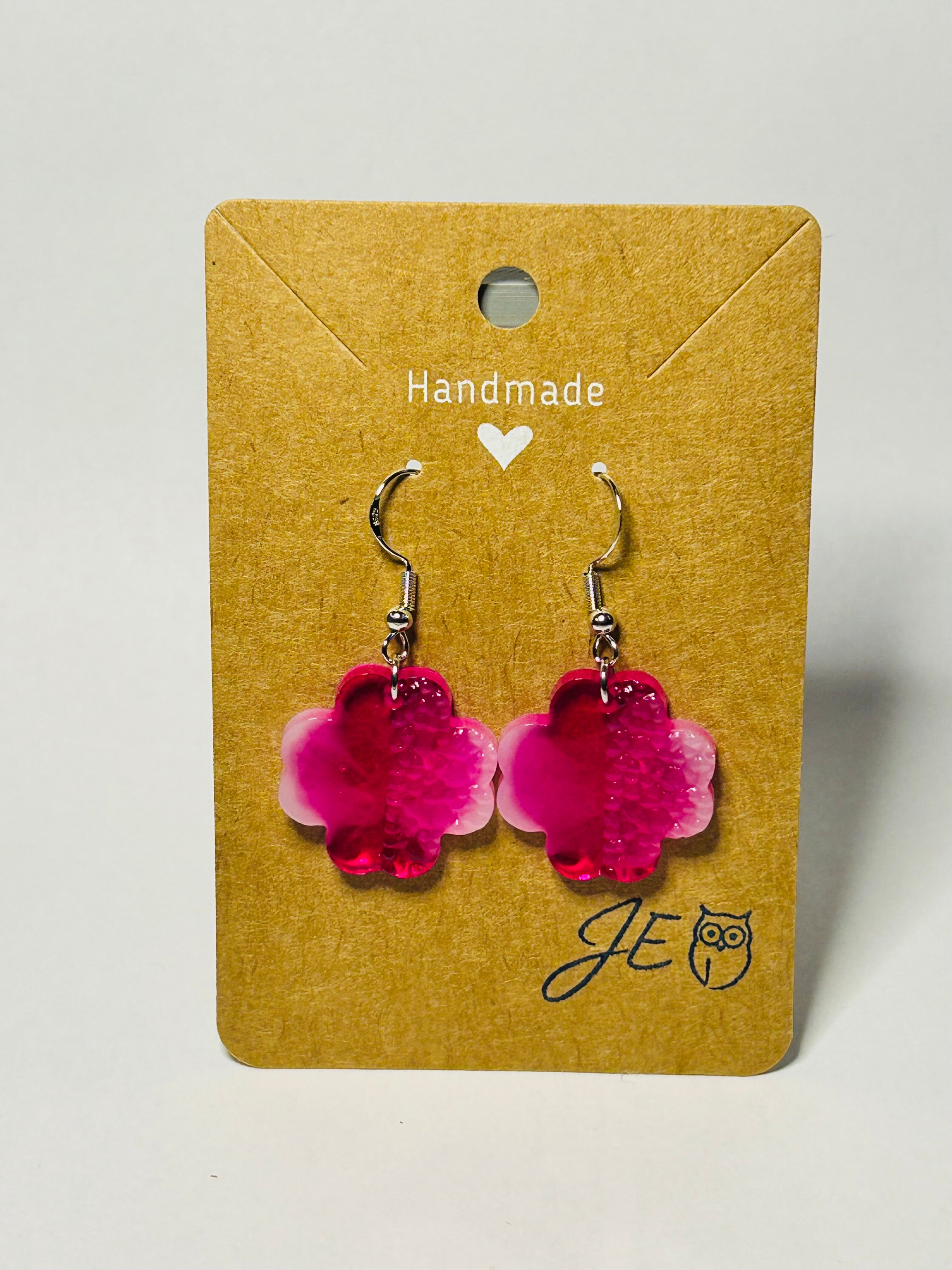 Strukturierte Blumen-Ohrringe